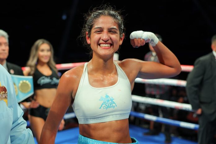 Gabriela Fundora defends against Christina Cruz on Munguia vs Ryder undercard