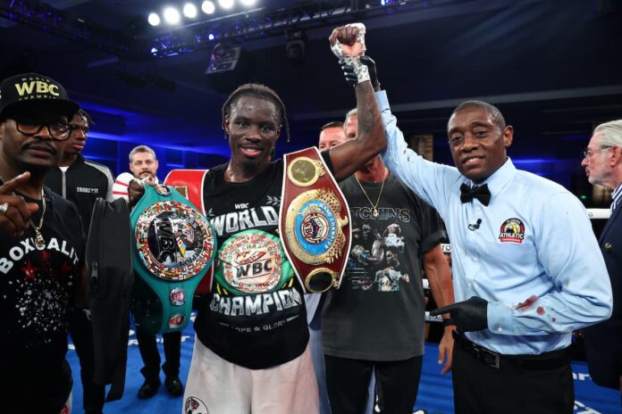 Richardson Hitchins faces Gustavo Daniel Lemos in Las Vegas