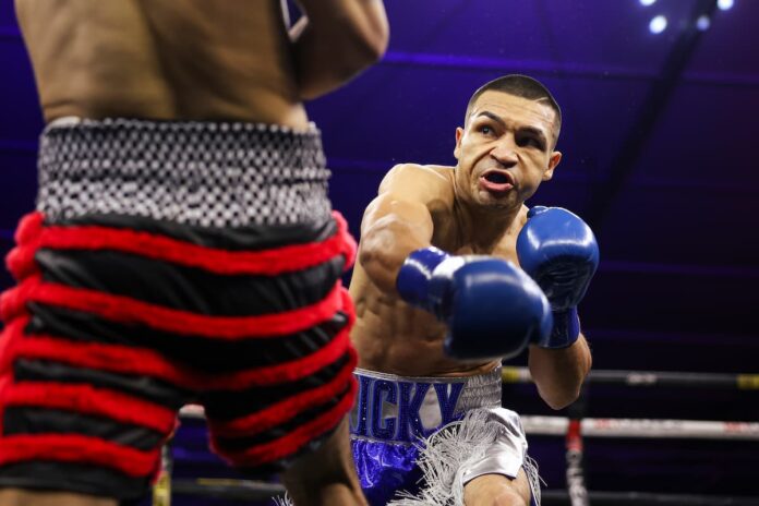 Jesus Perez defeats Joseph Diaz by split decision