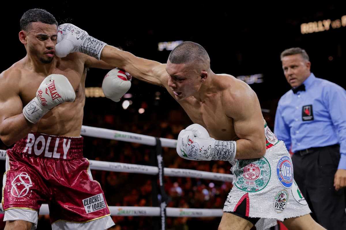 Isaac Cruz dominates Rolando Romero to new champion