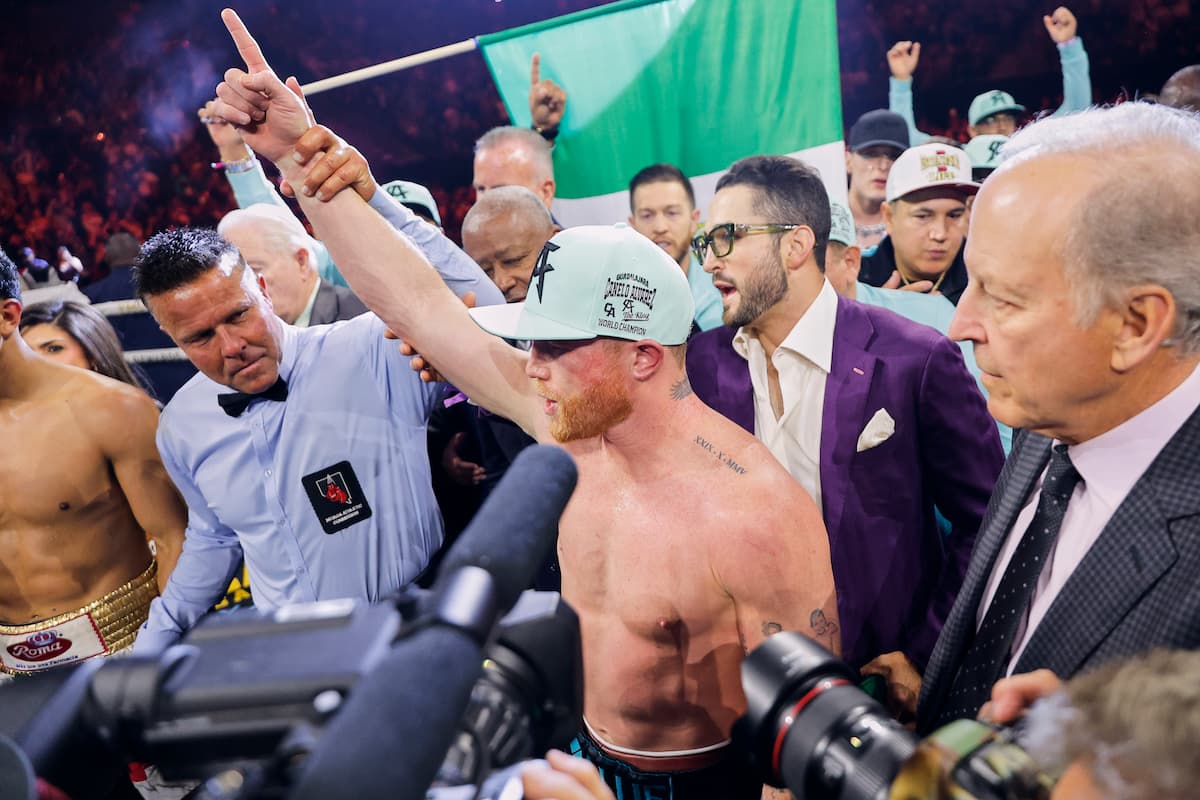 Canelo Alvarez victorious over Jaime Munguia