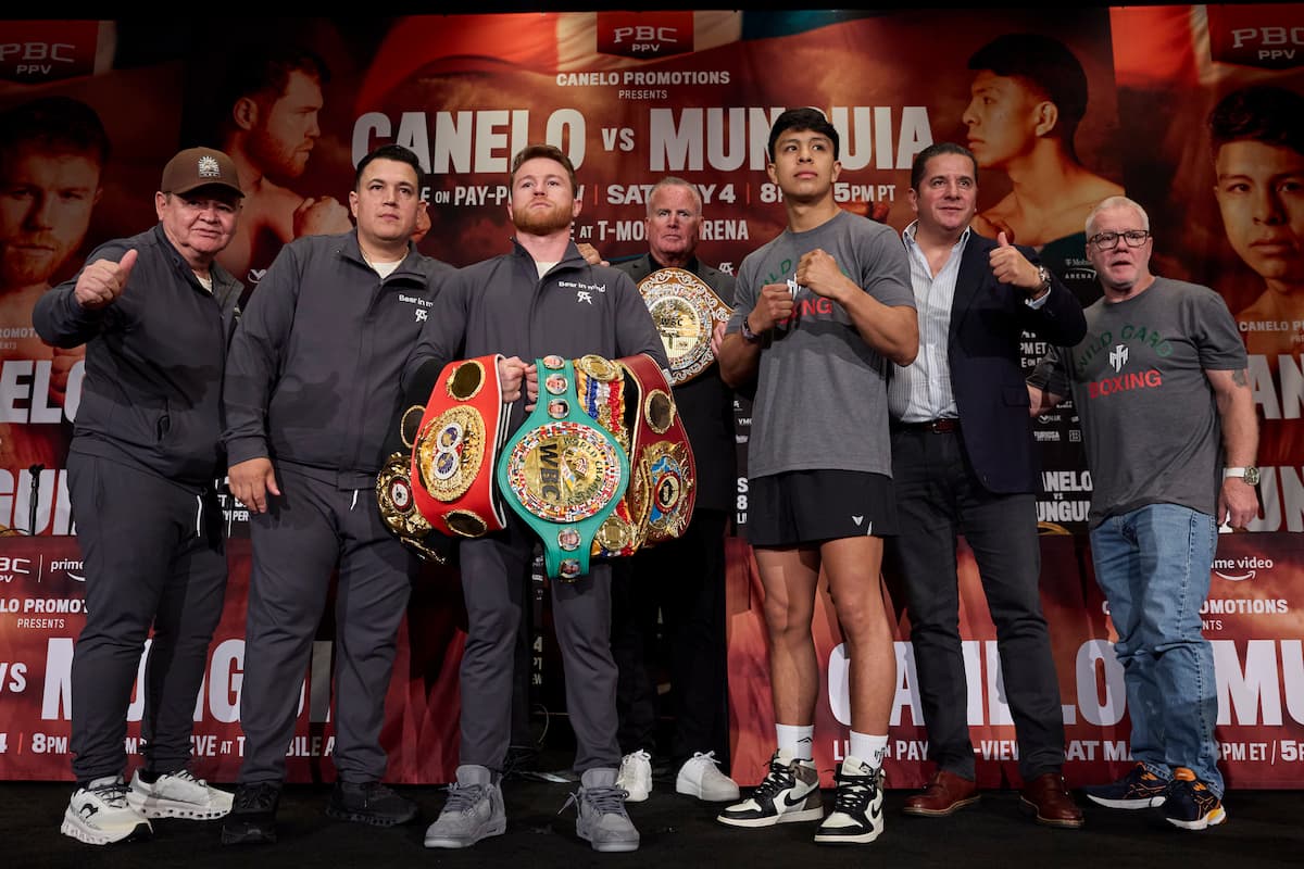 Canelo Alvarez and Jaime Munguia pose with teams