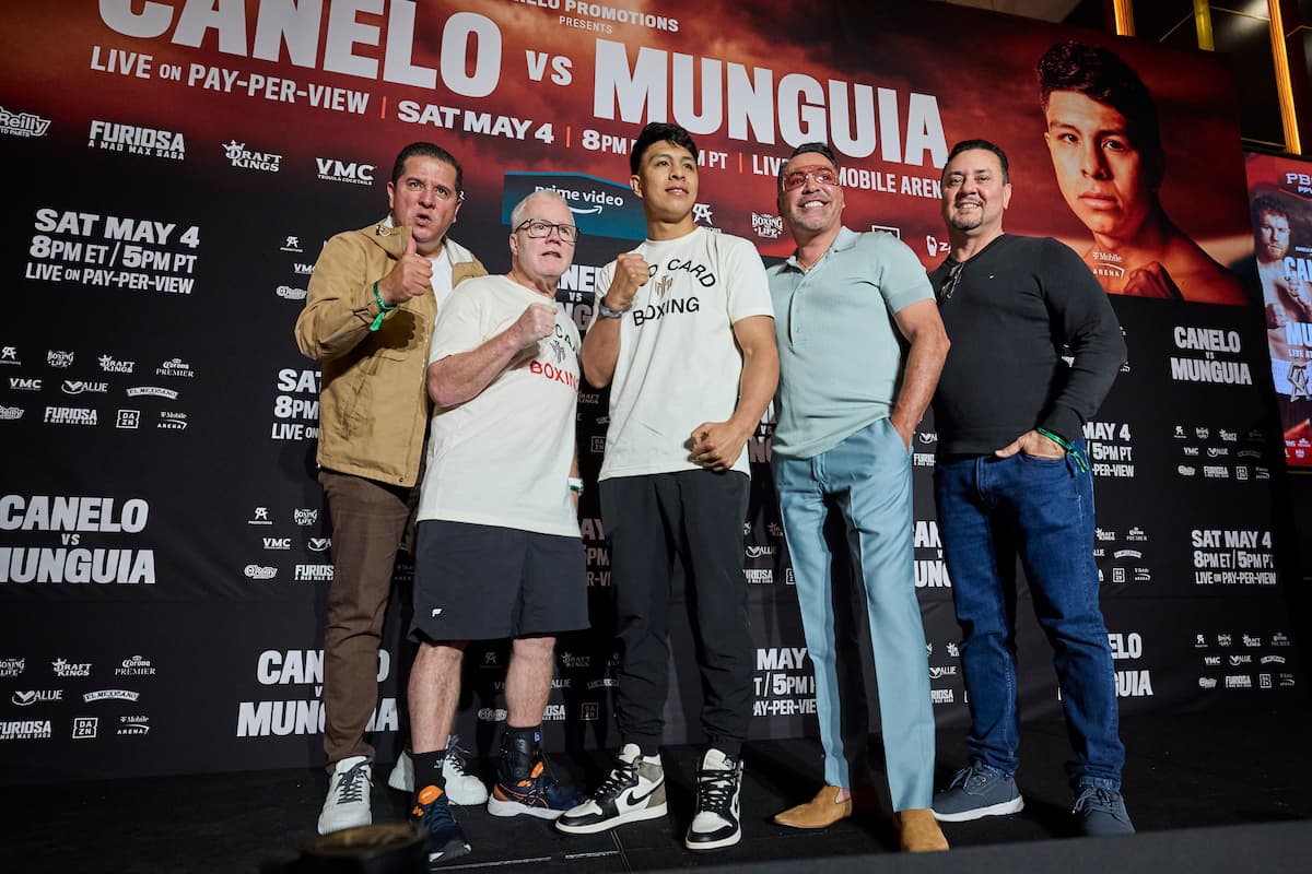 Jaime Munguia with team