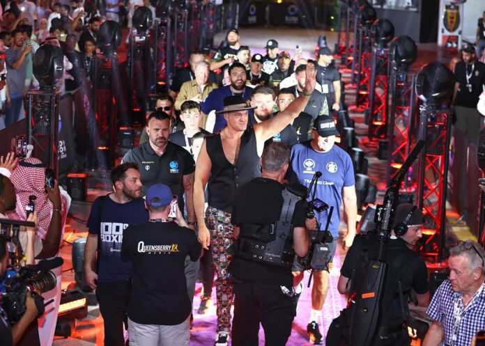 Tyson Fury makes grand arrival for his bout against Oleksandr Usyk