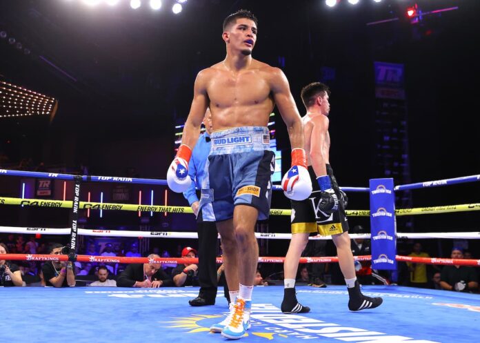 Xander Zayas defeats Patrick Teixeira by decision in New York