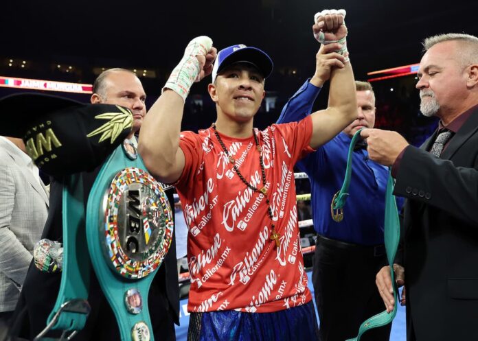 Jaime Munguia victorious over Erik Bazinyan