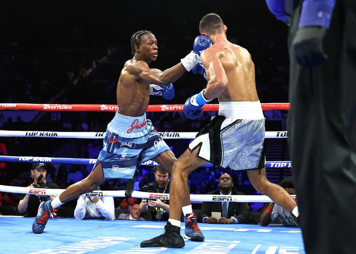 Photos: Keyshawn Davis drops & stops Gustavo Daniel Lemos in second round -  FIGHTMAG