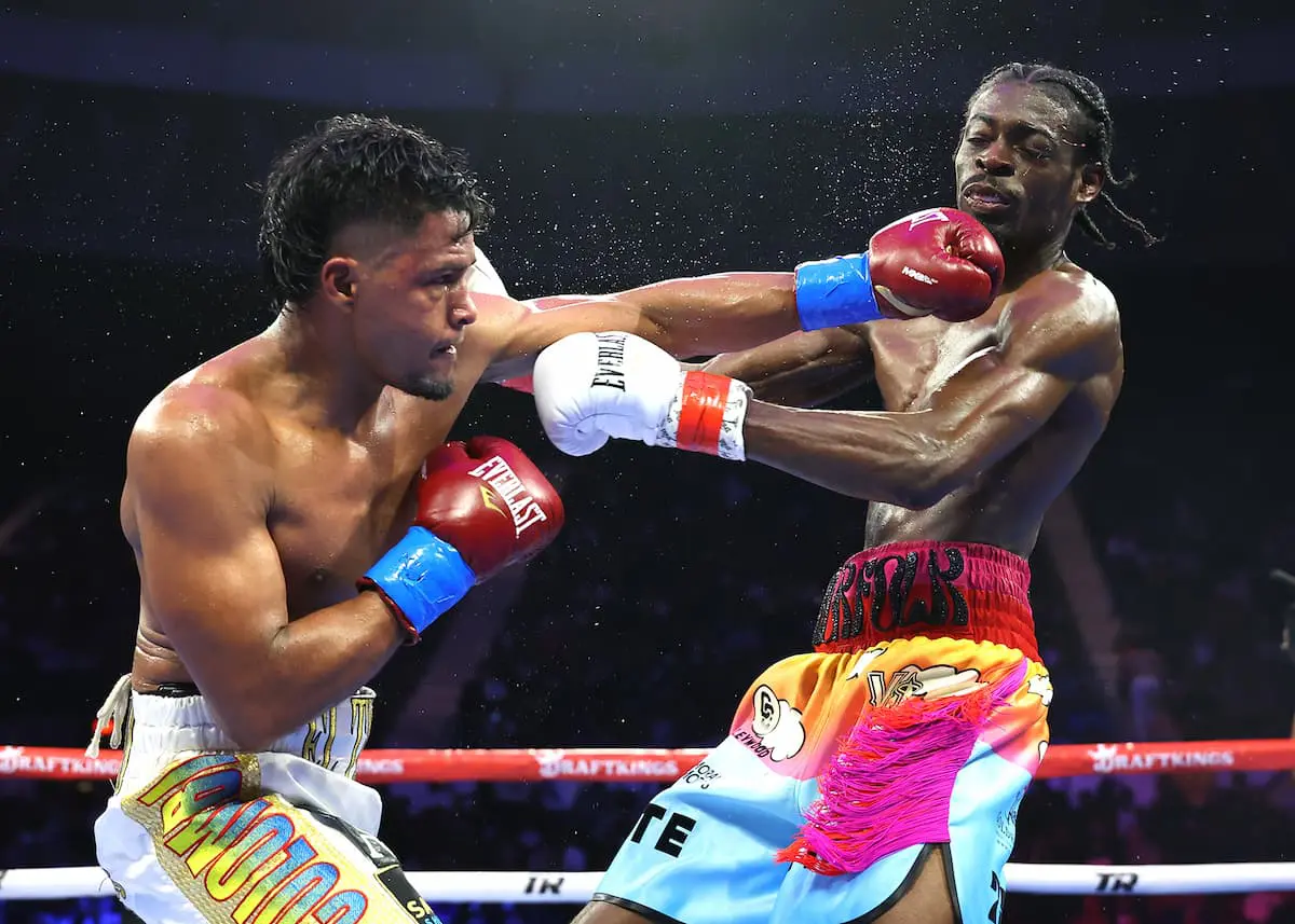 Photos: Keyshawn Davis drops & stops Gustavo Daniel Lemos in second round -  FIGHTMAG