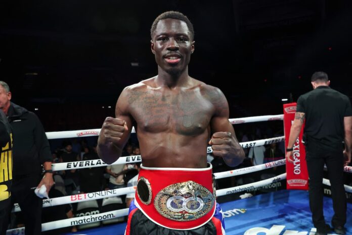 Richardson Hitchins defeats Liam Paro to become new champion