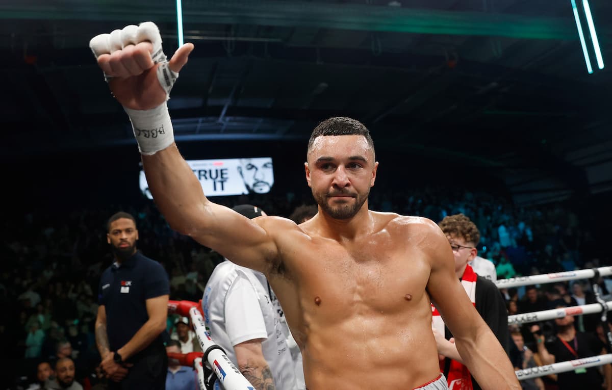 Photos: Callum Simpson drops Steed Woodall in second round, takes