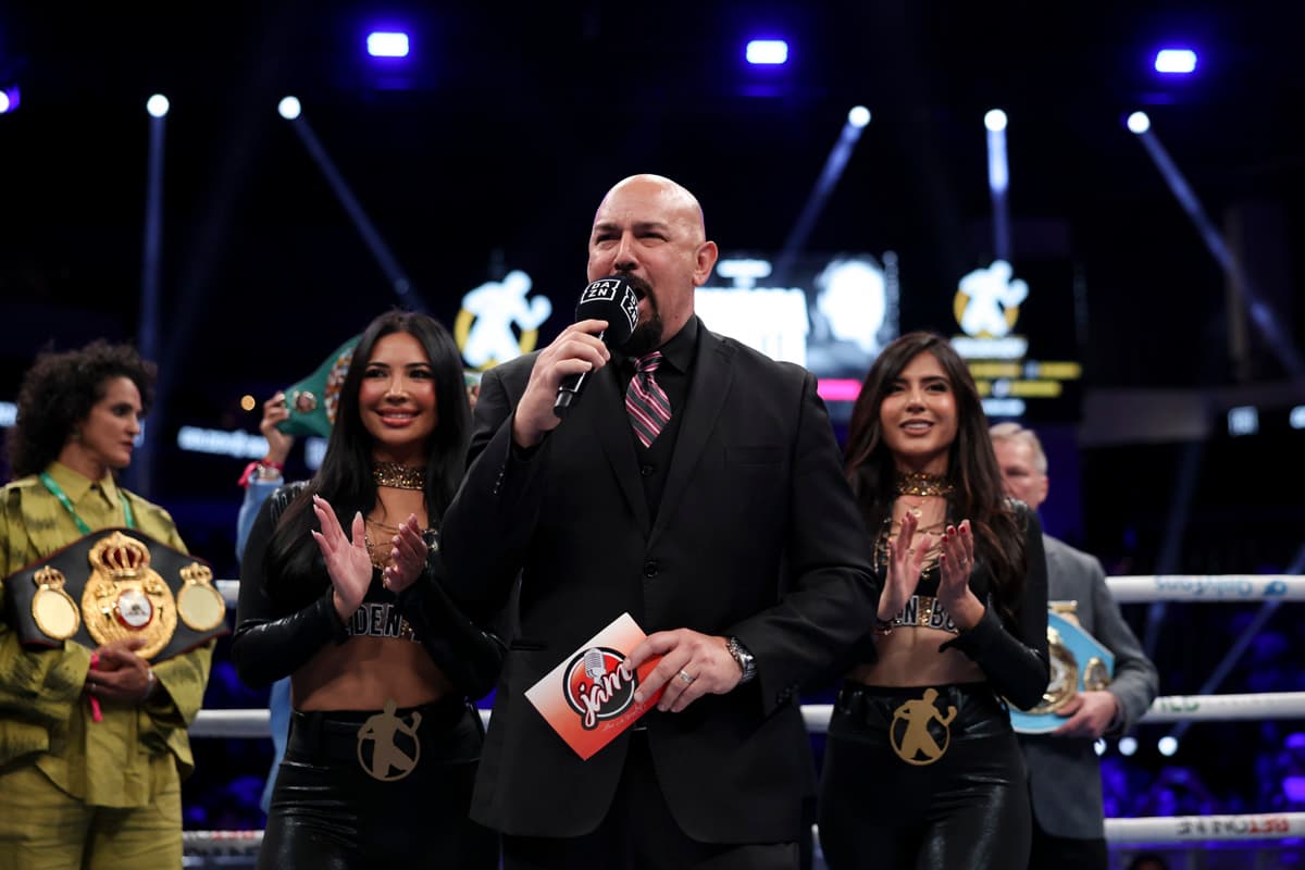 Golden Boy ring girls Amber Juliana and Viviana Borroel, and ring announcer Joe A. Martinez