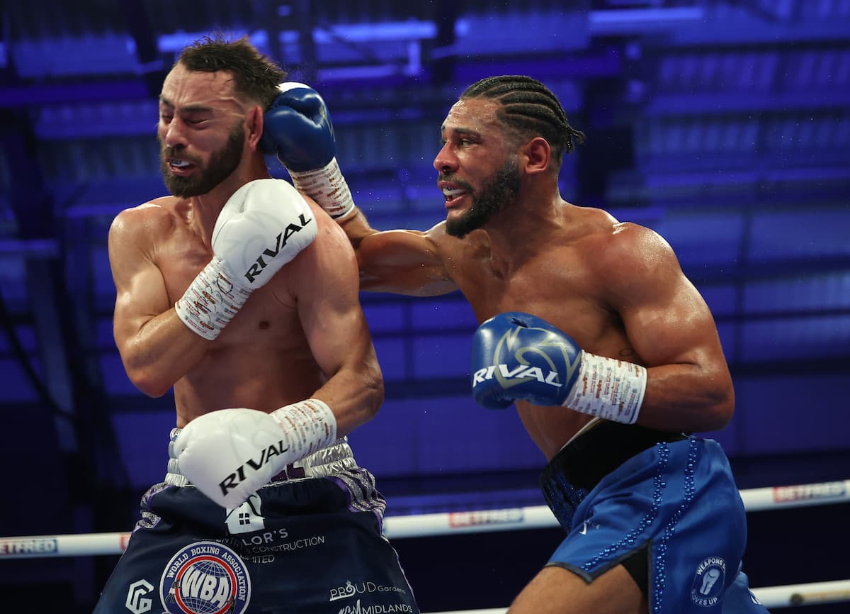 Caoimhin Agyarko punches Ryan Kelly during their boxing bout