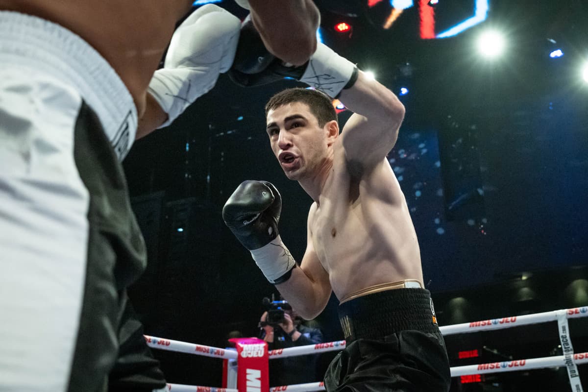 Erik Israyelyan during his bout against Richard Bernath