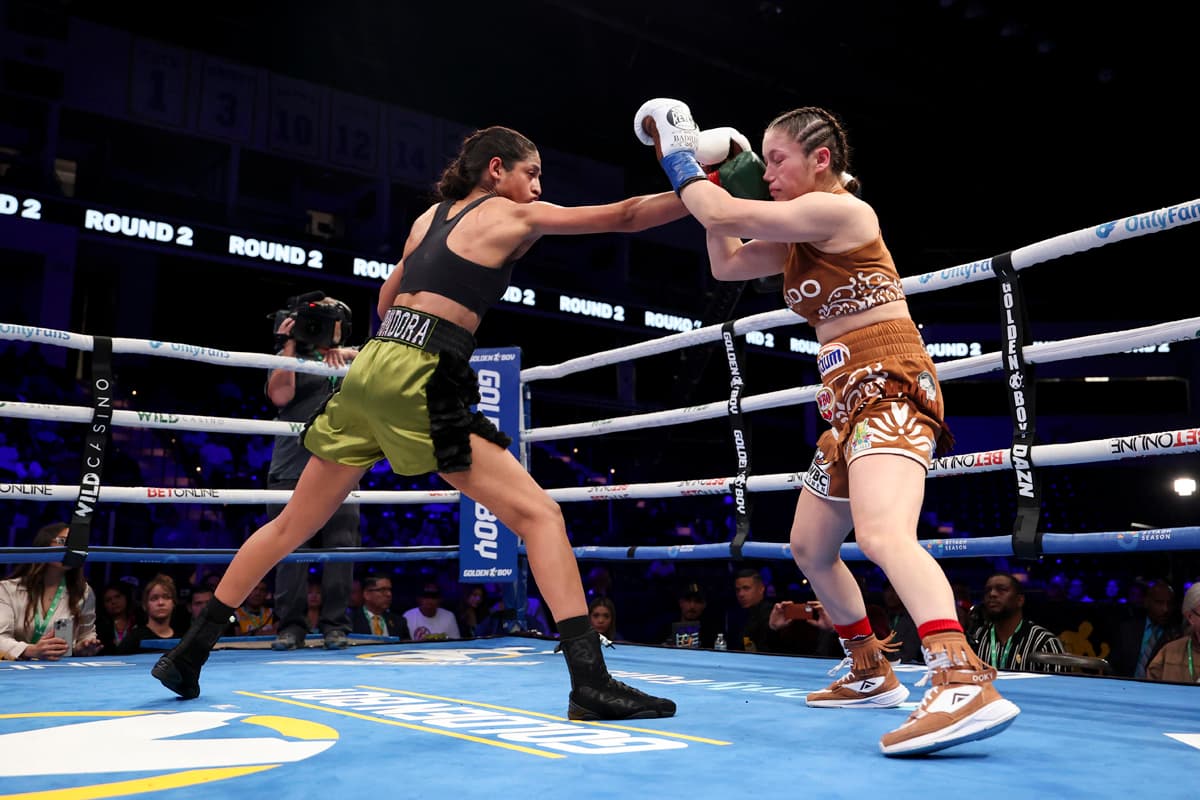 Gabriela Fundora throws a jab during her bout against Marilyn Badillo