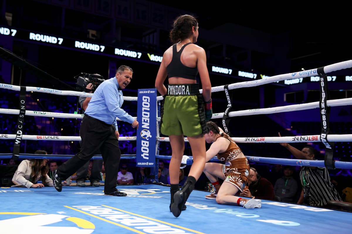 Gabriela Fundora knocks down Marilyn Badillo during their bout
