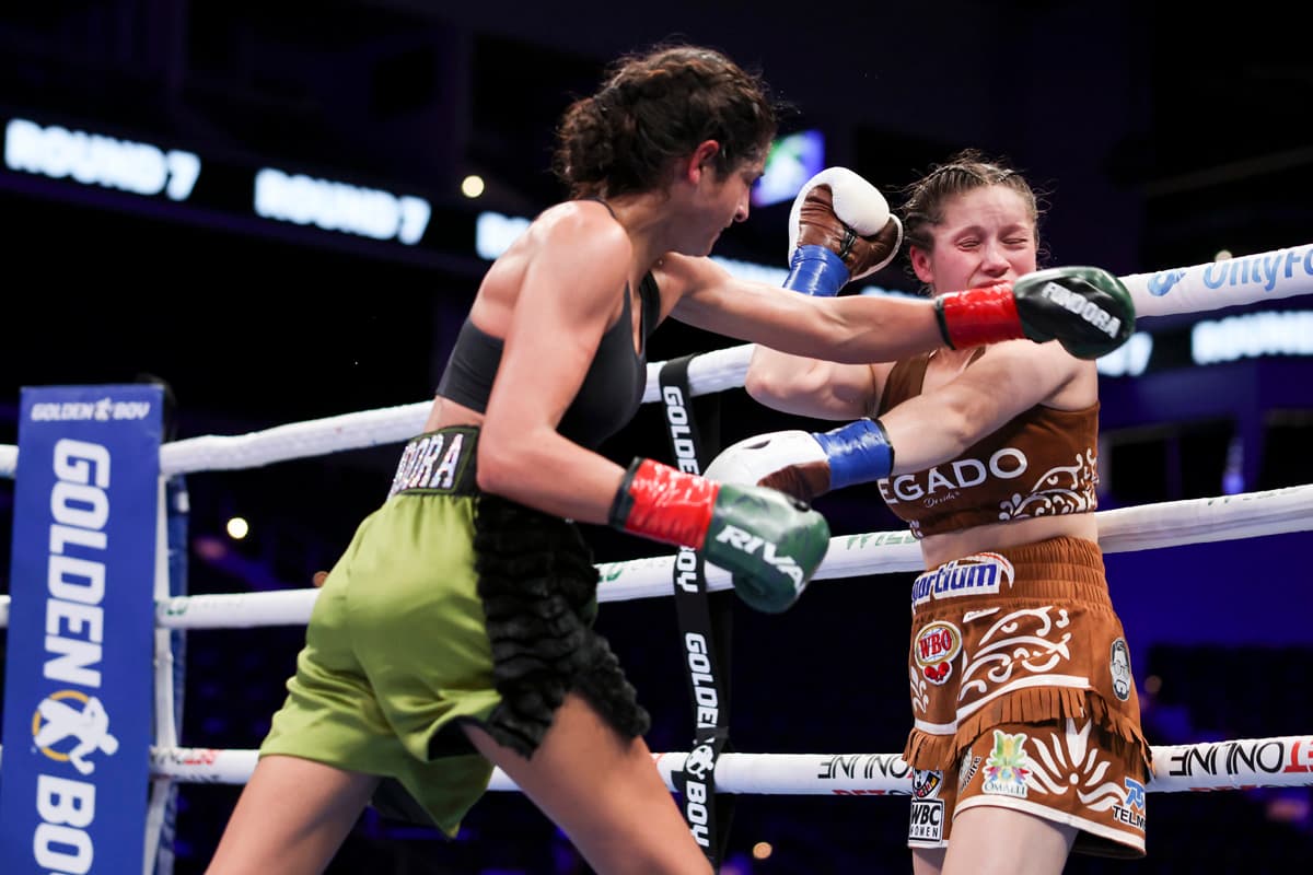 Gabriela Fundora throws a punch during her bout against Marilyn Badillo