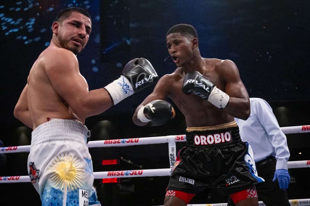 Jhon Orobio and Sebastian Ezequiel Aguirre during their bout
