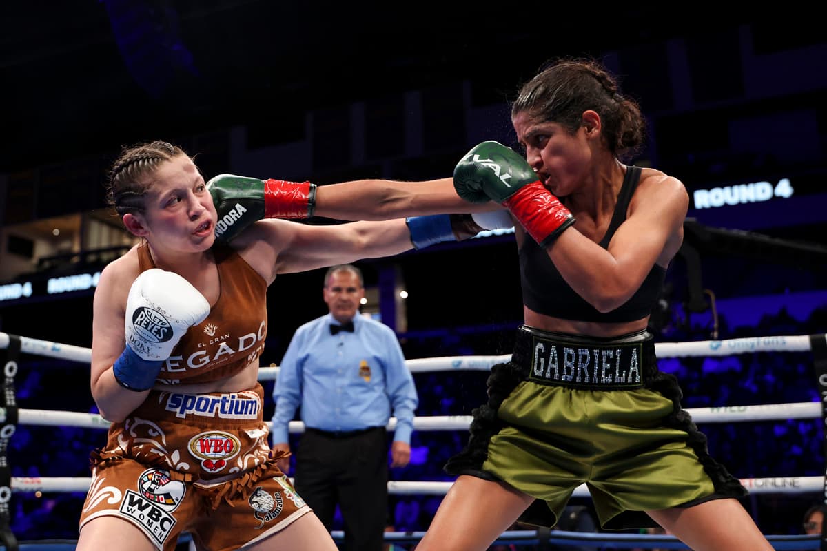Marilyn Badillo and Gabriela Fundora during their bout