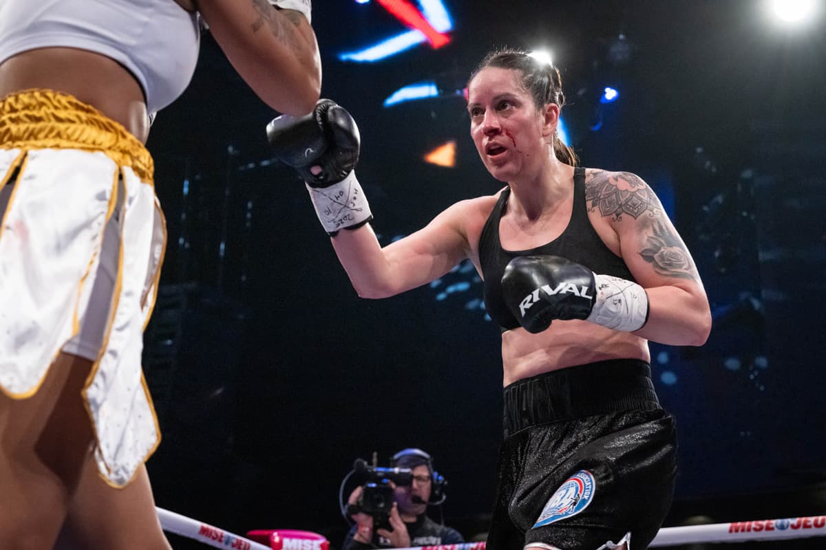 Mary Spencer during her bout against Ogleidis Suarez