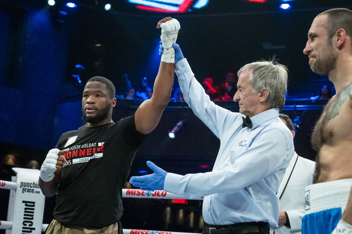 Moreno Fendero victorious over Mykola Vovk in their boxing bout