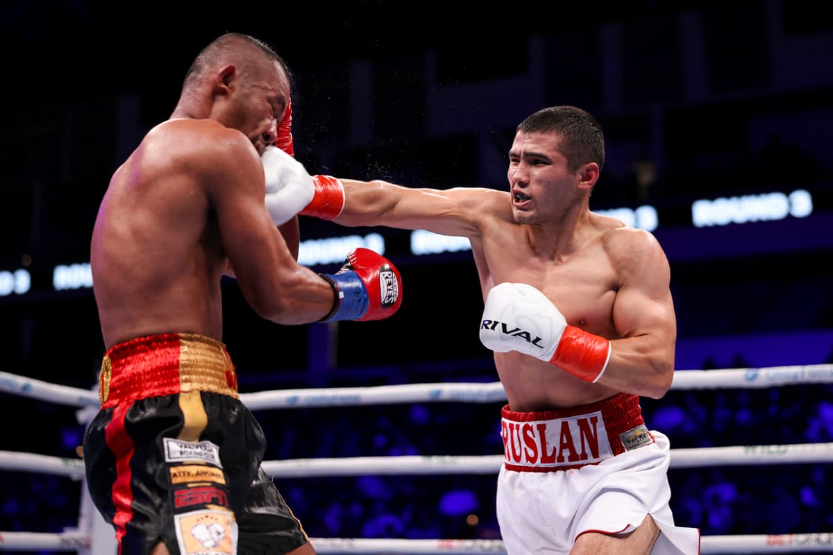Ruslan Abdullaev punches Jino Rodrigo during their bout
