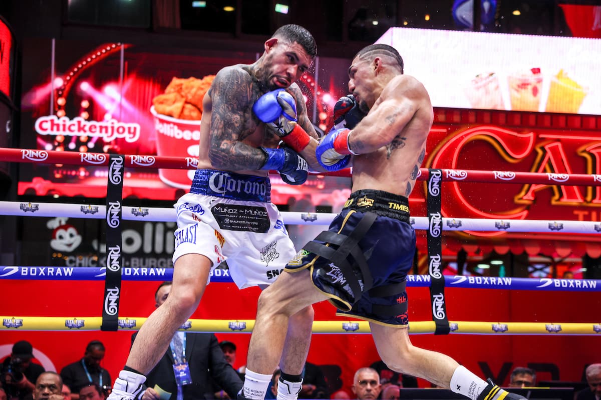 Arnold Barboza Jr and Teofimo Lopez during their bout
