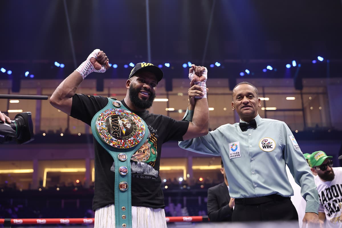 Badou Jack victorious over Noel Mikaelian in their bout