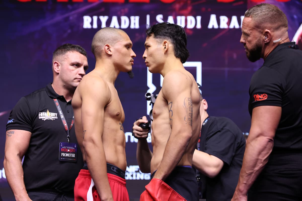 Brayan Leon and Aaron Rocha Guerrero come face-to-face at the weigh-in