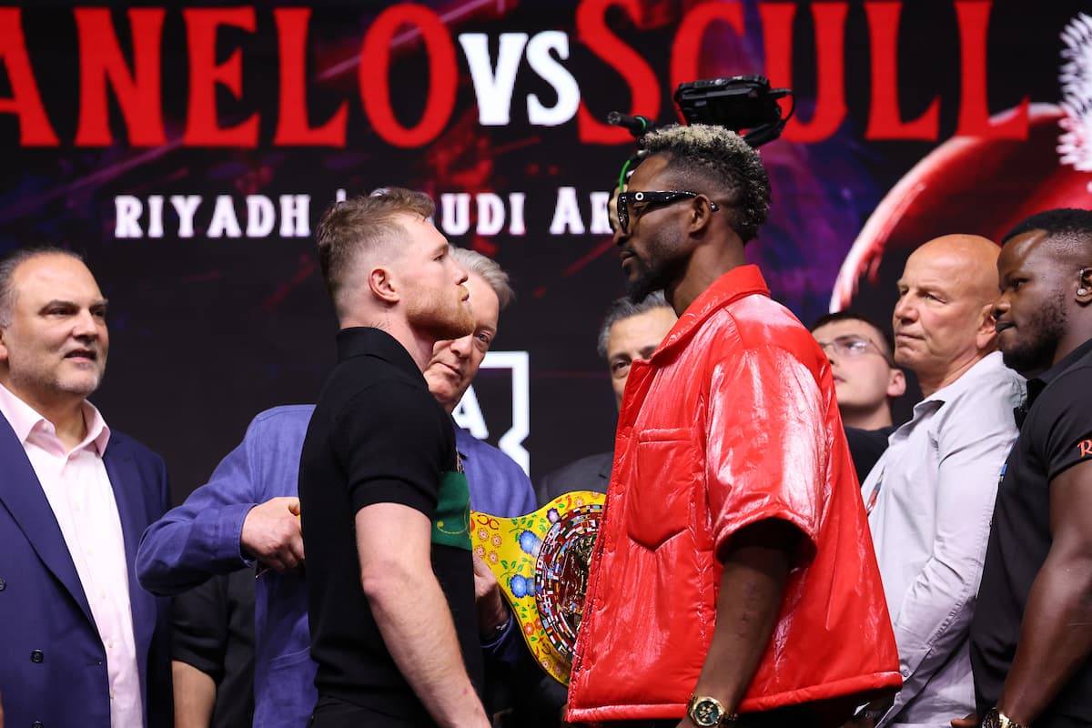 Canelo Alvarez and William Scull face off