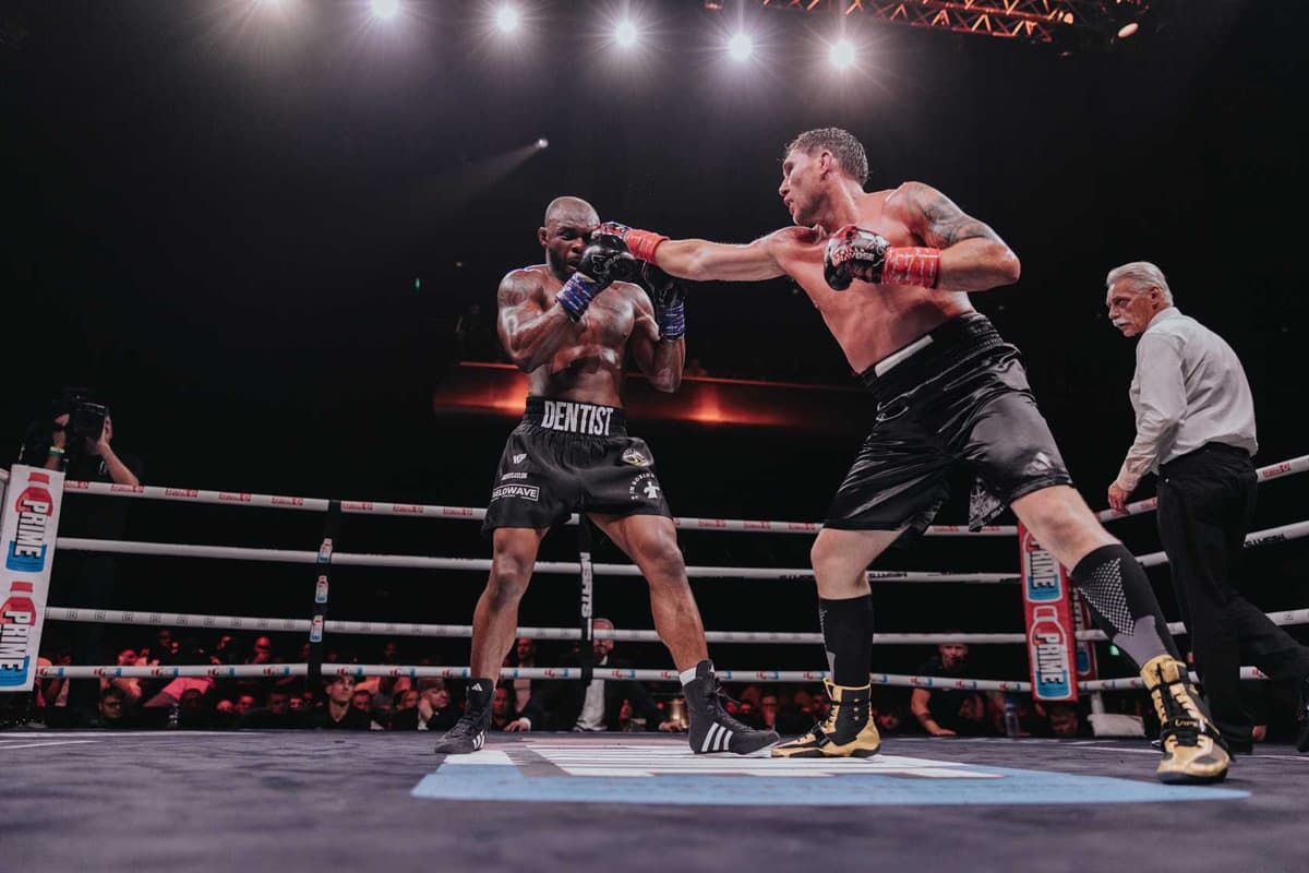 Darren Till throws a jab during his boxing against Darren Stewart