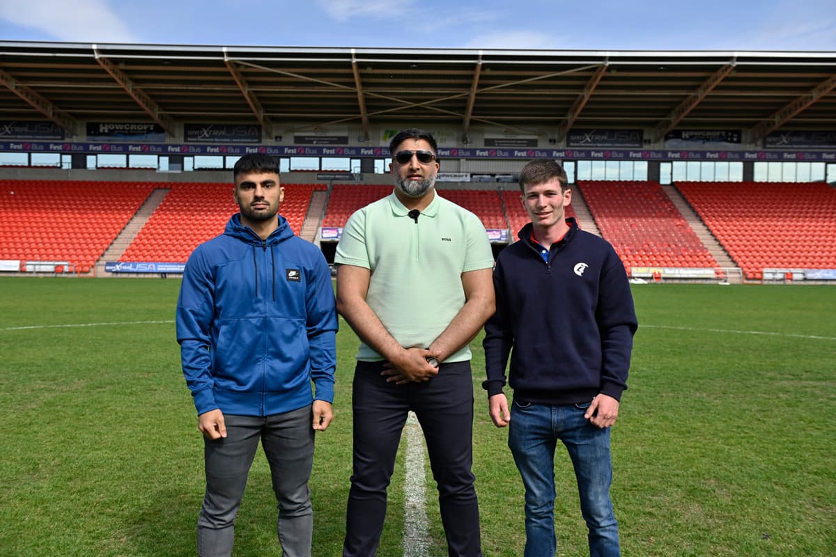 Darwing Martinez and Edward Hardy at Doncaster Stadium ahead of their boxing bout