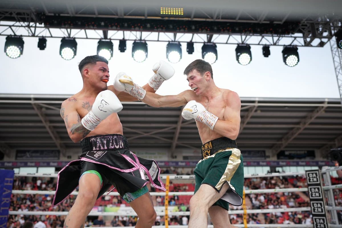 Edward Hardy and Darwing Martinez during their bout at Doncaster Stadium
