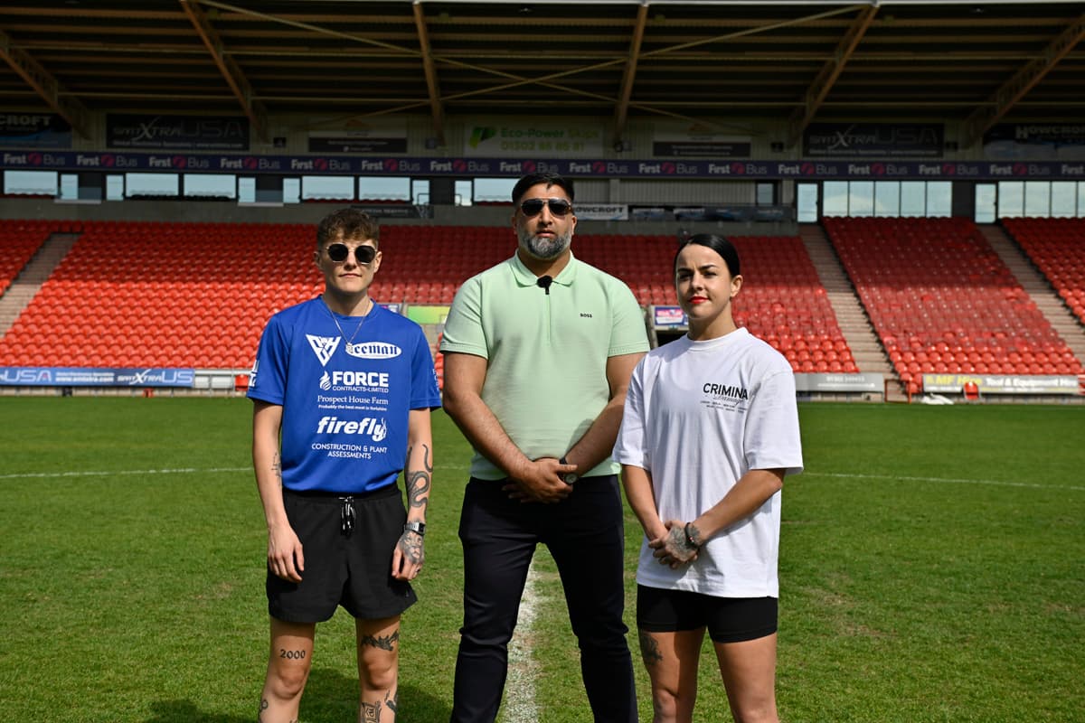 Ellie Hellewell and Stevi Levy at Doncaster Stadium ahead of their boxing bout