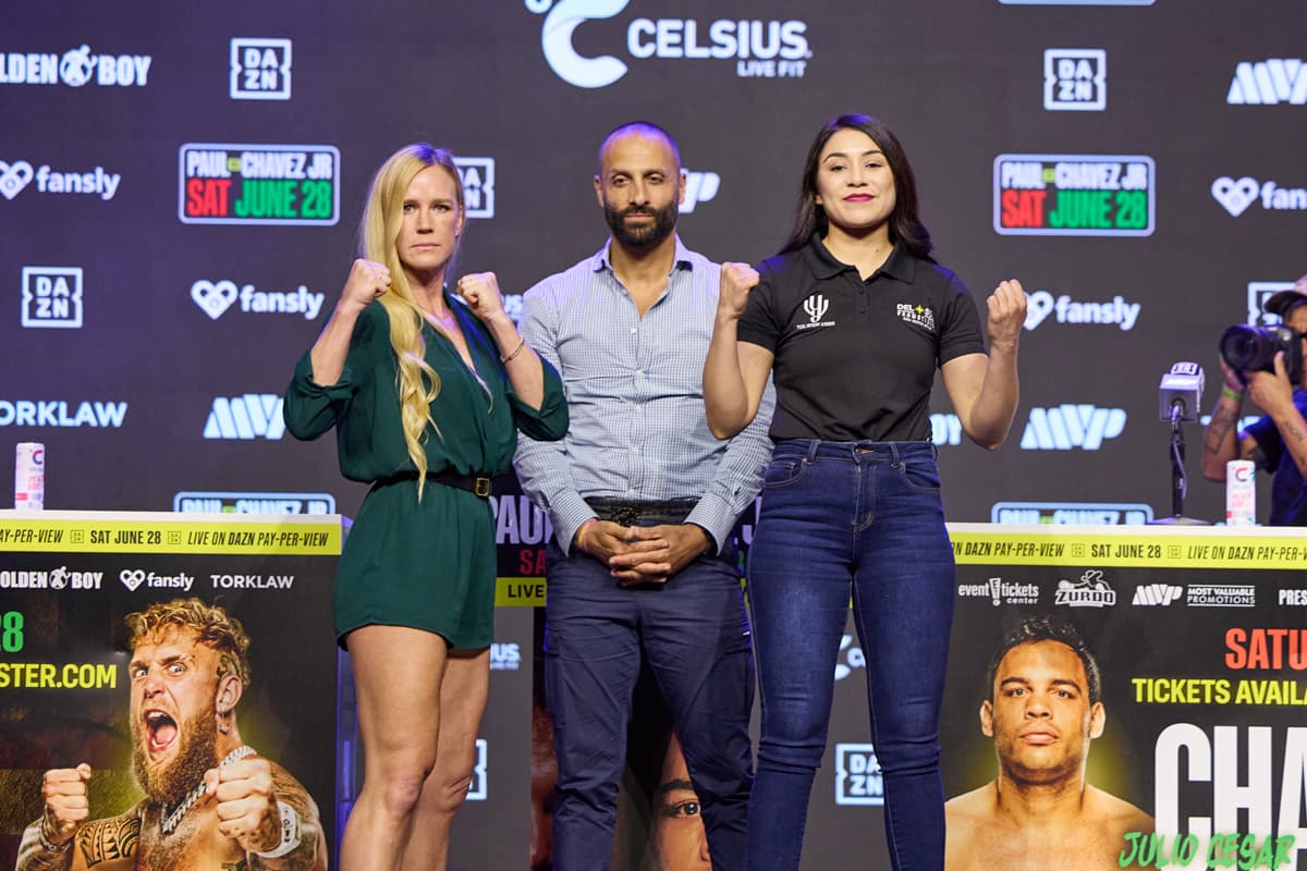 Holly Holm and Yolanda Vega Ochoa during the press conference in Los Angeles