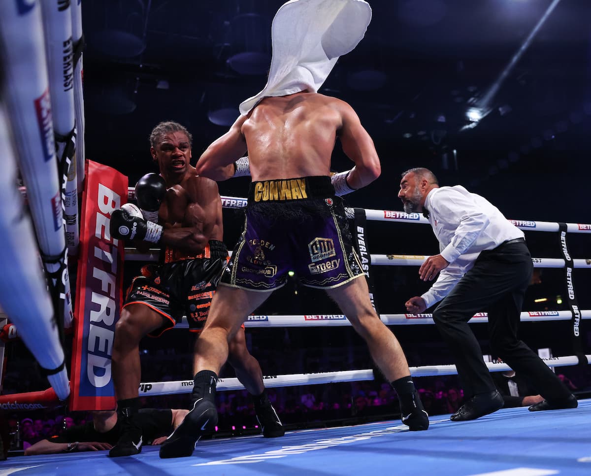 Kieron Conway dominates Gerome Warburton during their boxing bout