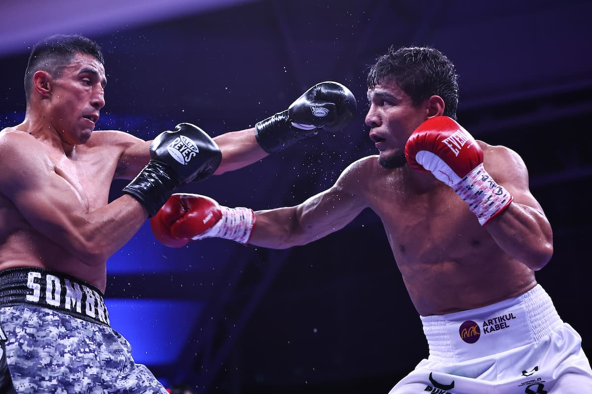 Murodjon Akhmadaliev and Luis Castillo during their bout in Guadalajara, Jalisco, Mexico