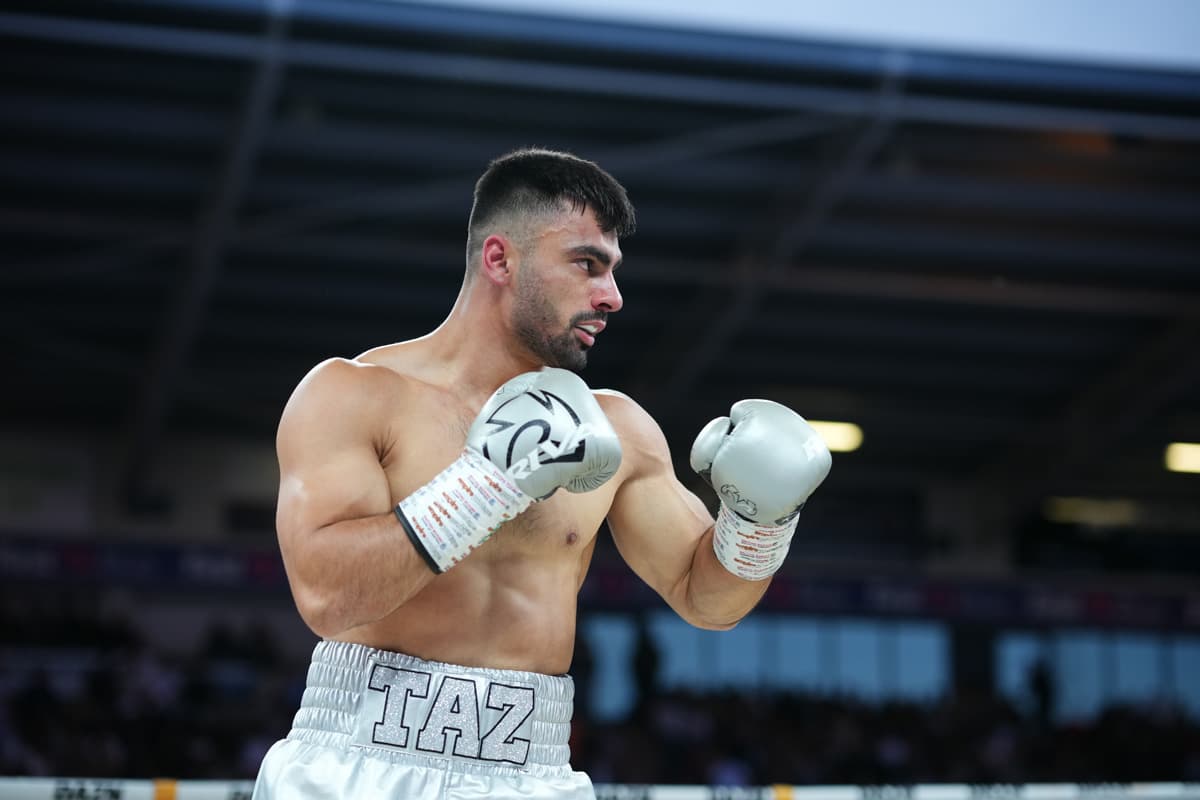 Murtaza Nadeem during his bout against Bahadur Karami at Doncaster Stadium
