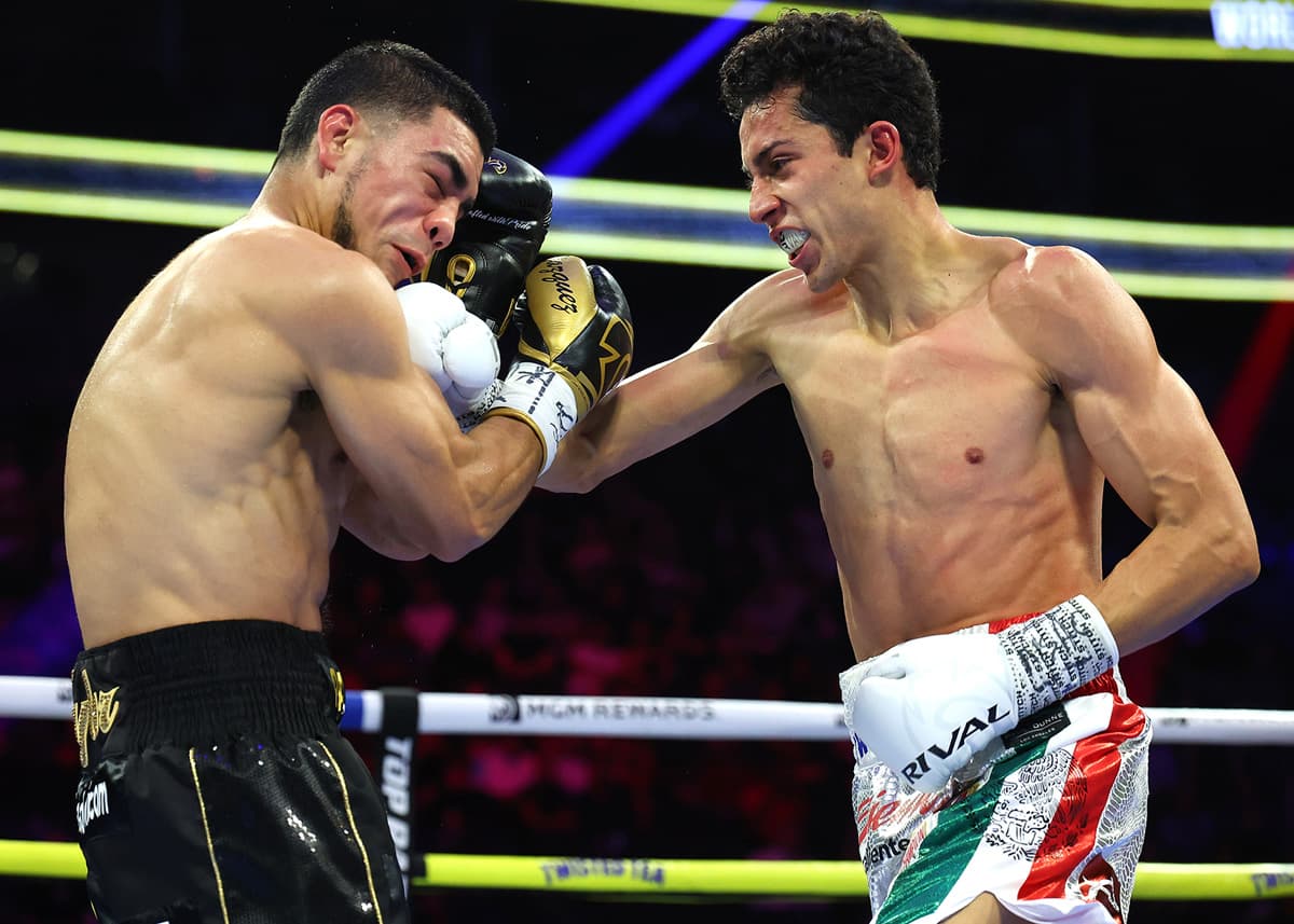 Rafael Espinoza punches Edward Vazquez during their bout