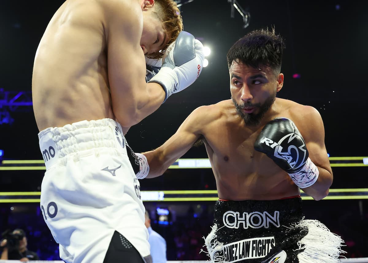 Ramon Cardenas during his bout against Naoya Inoue