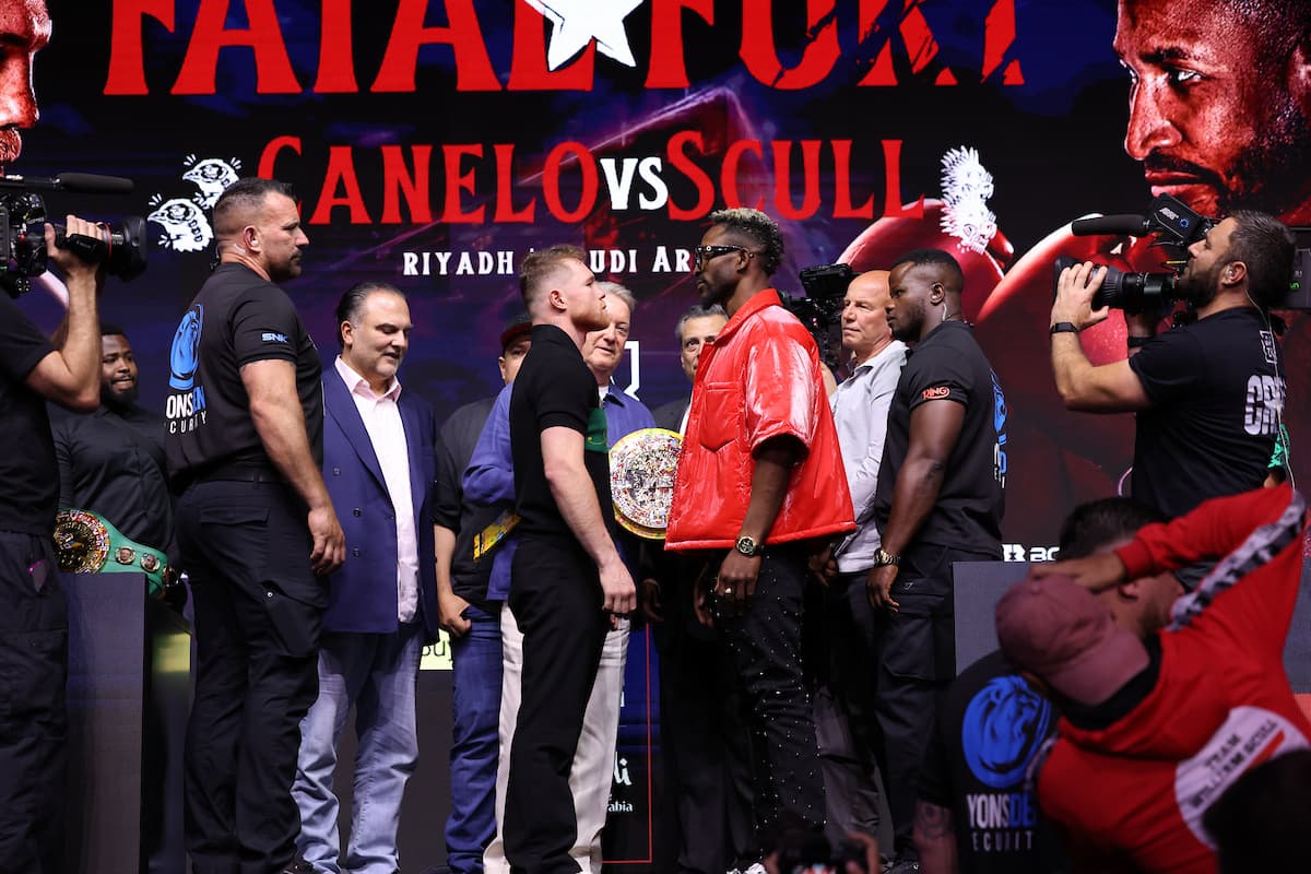 Canelo Alvarez and William Scull face off
