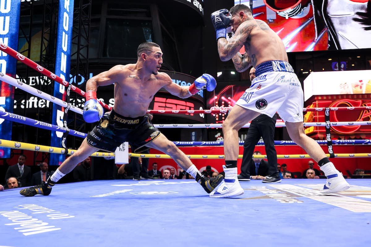 Teofimo Lopez and Arnold Barboza Jr during their bout