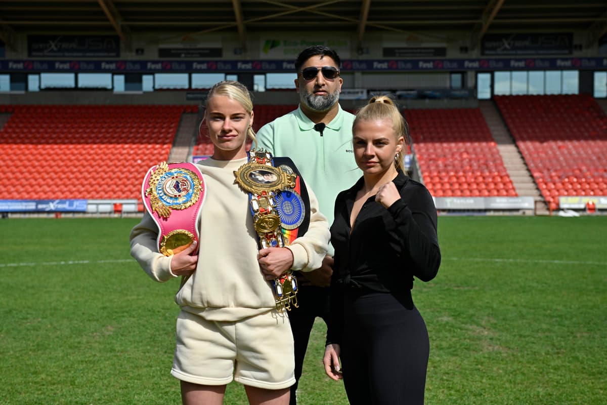 Tysie Gallagher and Ebonie Jones at Doncaster Stadium ahead of their boxing bout