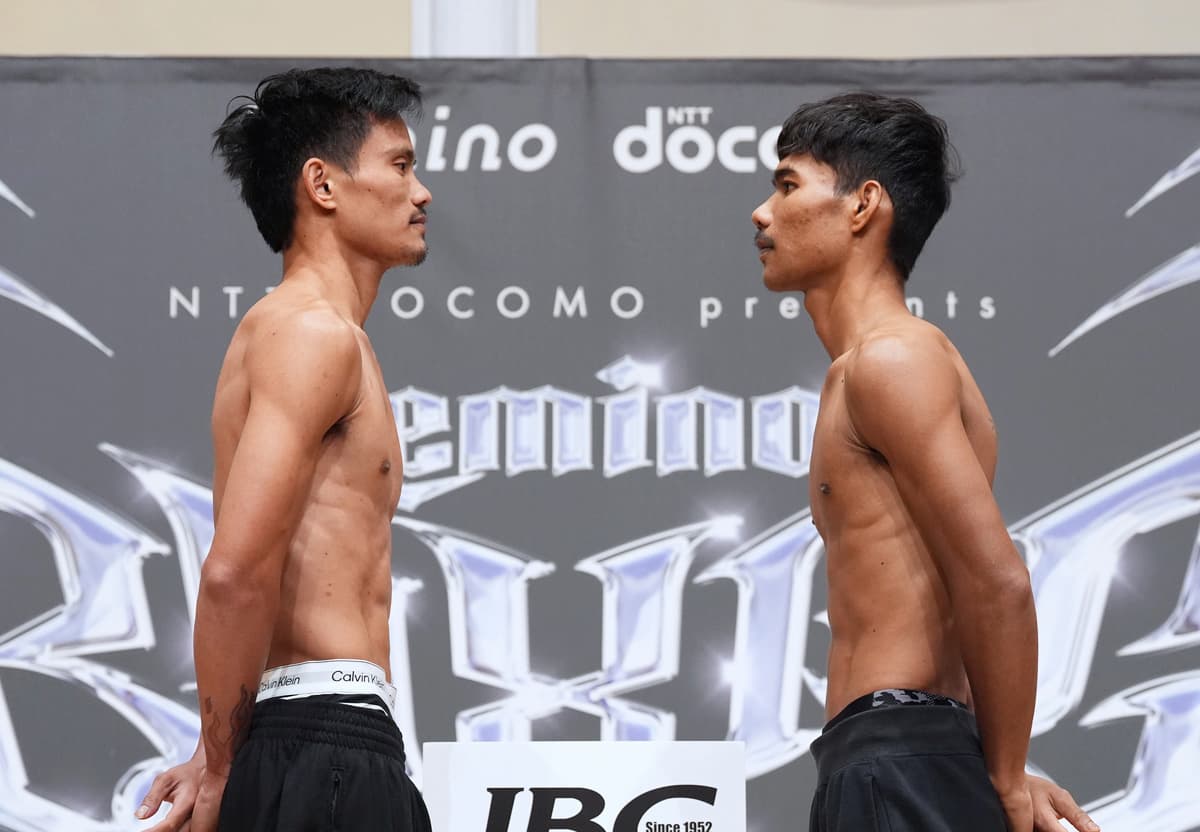 Christian Araneta and Thanongsak Simsri come face-to-face at the weigh-in ahead of their bout in Tokyo