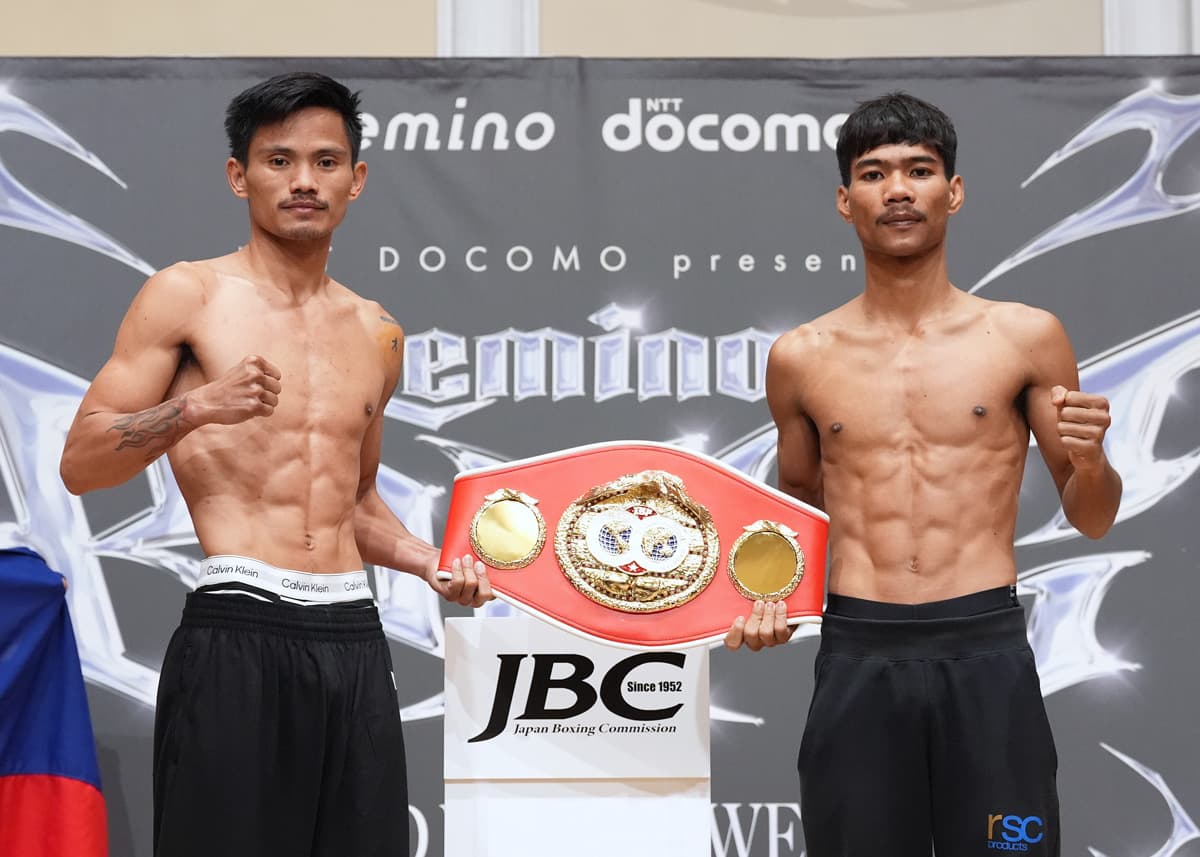 Christian Araneta and Thanongsak Simsri at the weigh-in ahead of their bout in Tokyo