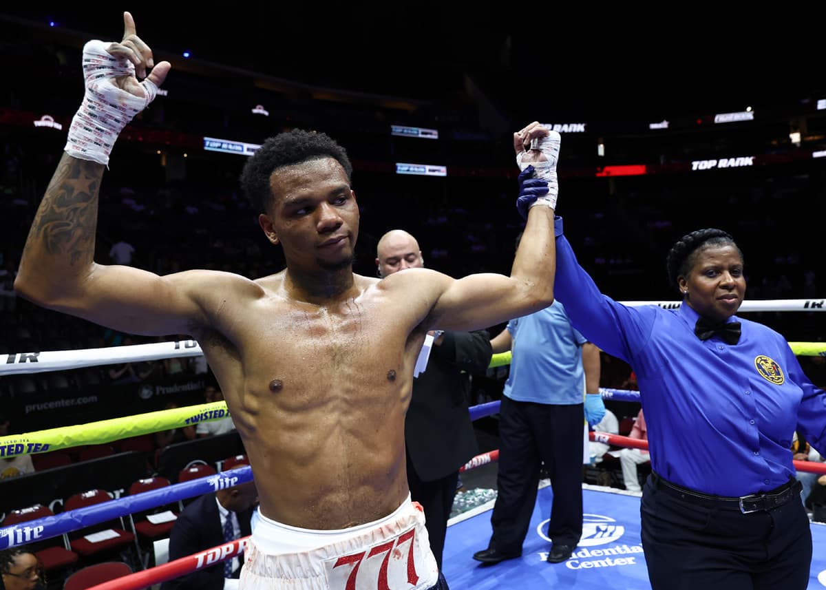 Kahshad Elliott takes victory over Titus Ashe during their boxing bout in Newark, New Jersey