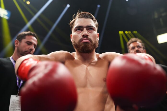 Oscar Duarte during his bout against Miguel Madueno