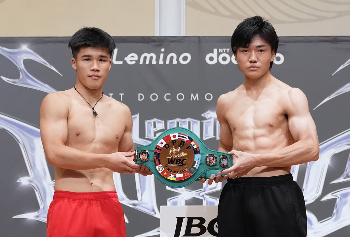 Sora Tanaka and Takeru Kobata at the weigh-in ahead of their bout in Tokyo