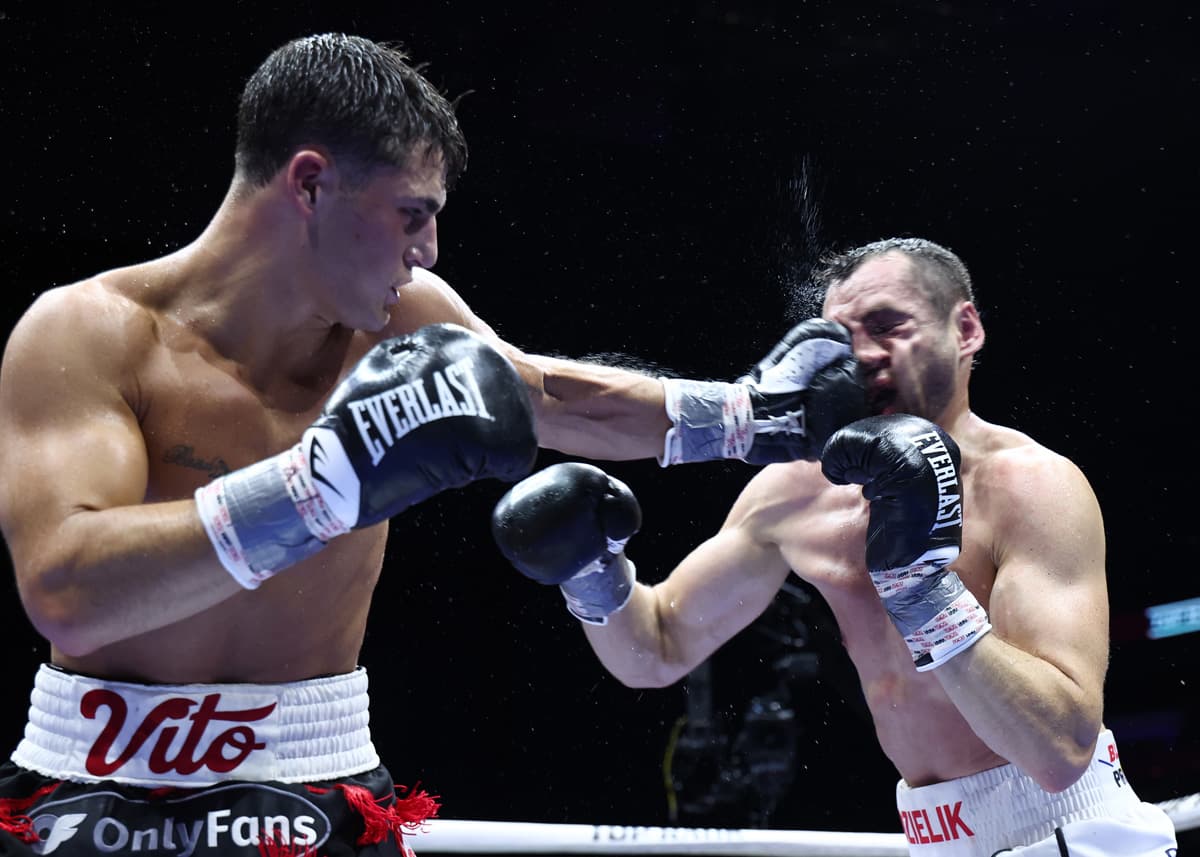 Vito Mielnicki Jr. lands a left hook during his bout against Kamil Gardzielik