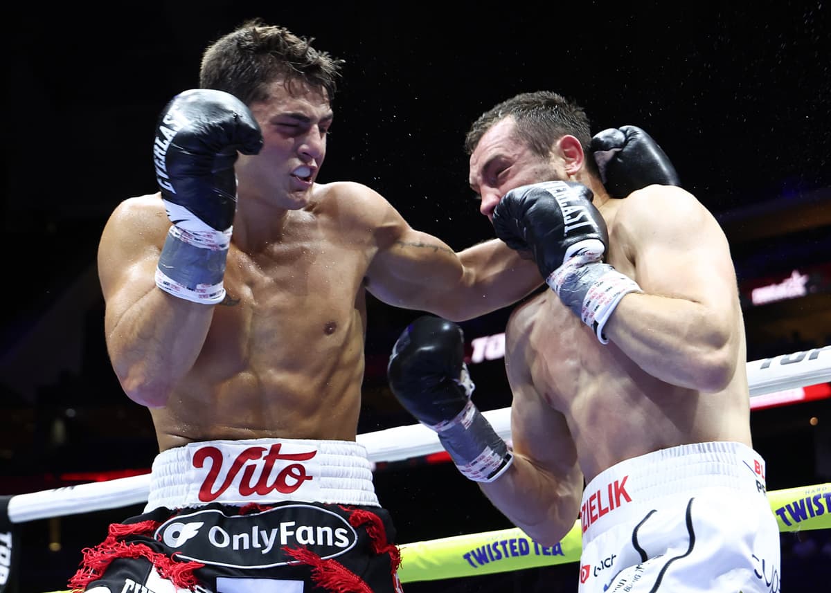 Vito Mielnicki Jr. and Kamil Gardzielik during their boxing bout in Newark, New Jersey