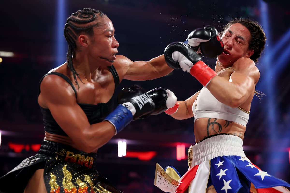 Alycia Baumgardner punches Jennifer Miranda during their bout at MSG in New York